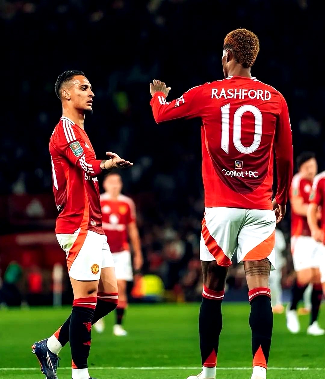 曼联险胜瑞典，格纳布里爆发神勇