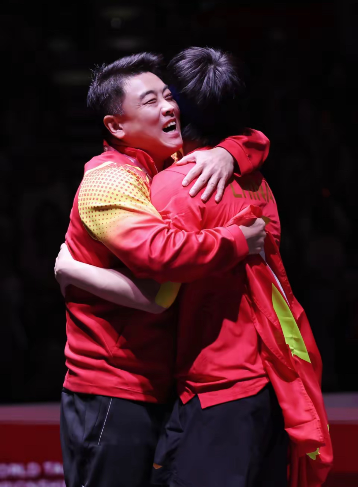 关于中国乒乓球队力克比利时乒乓球队，王皓统治全场的信息