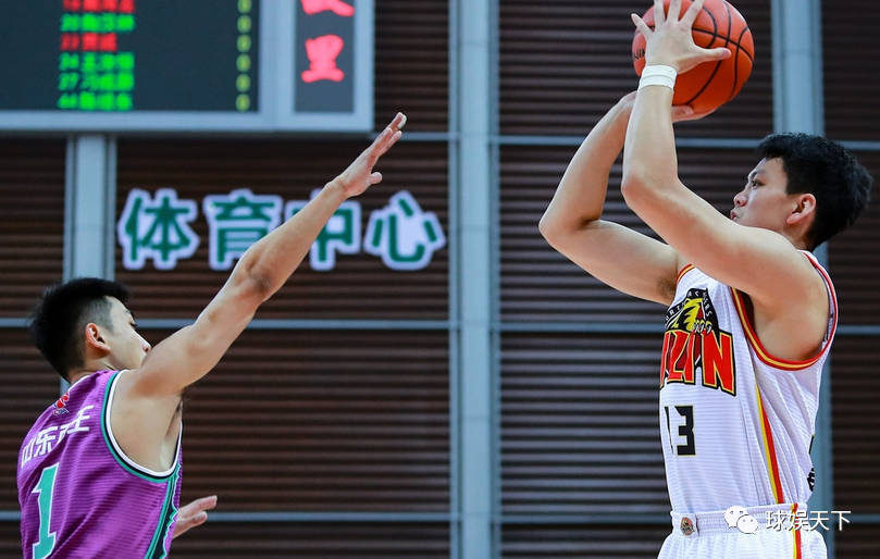 新疆队逆转魔术，高诗岩刷新纪录