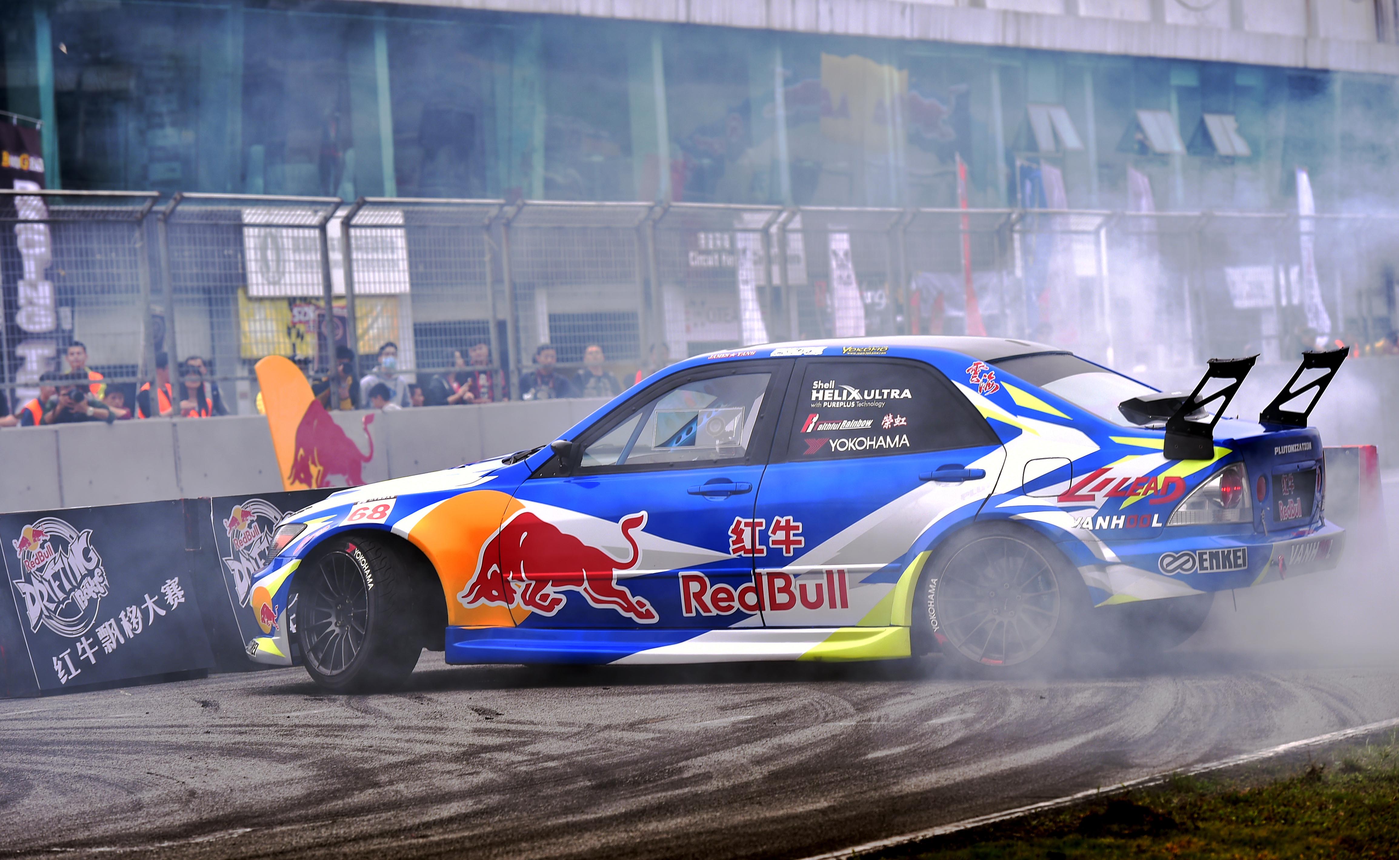 红牛二队险胜法拉利，皮亚斯特里点燃赛场