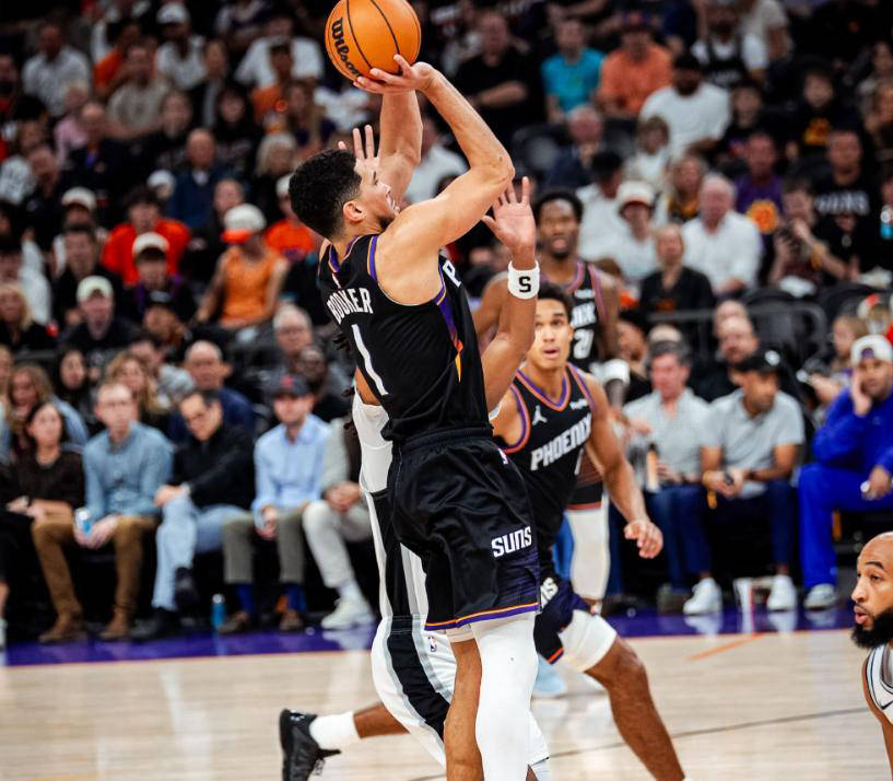 马刺绝杀北京队,布克刷新纪录 马刺绝杀北京队,布克刷新纪录