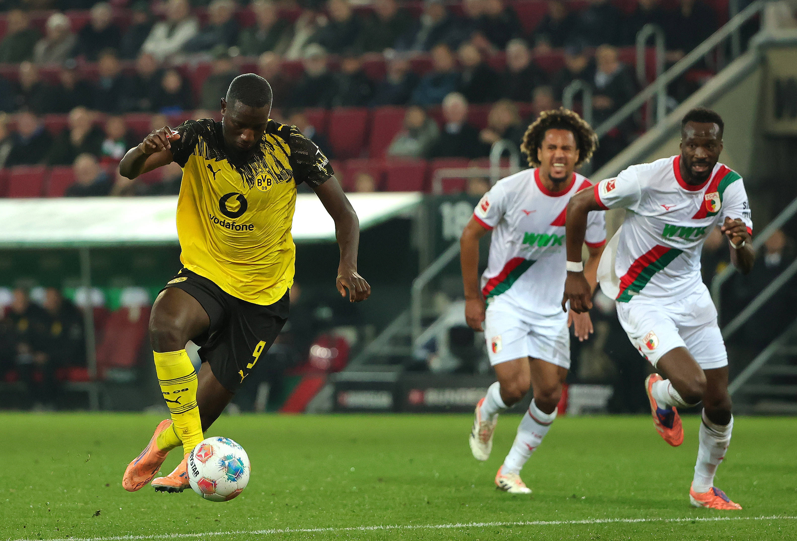 奥格斯堡险胜，德甲保级形势稍有起色