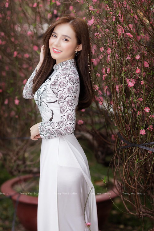 两个赛场的同一个凌晨,当F1引擎轰鸣,弗拉霍维奇在寂静中射落太阳