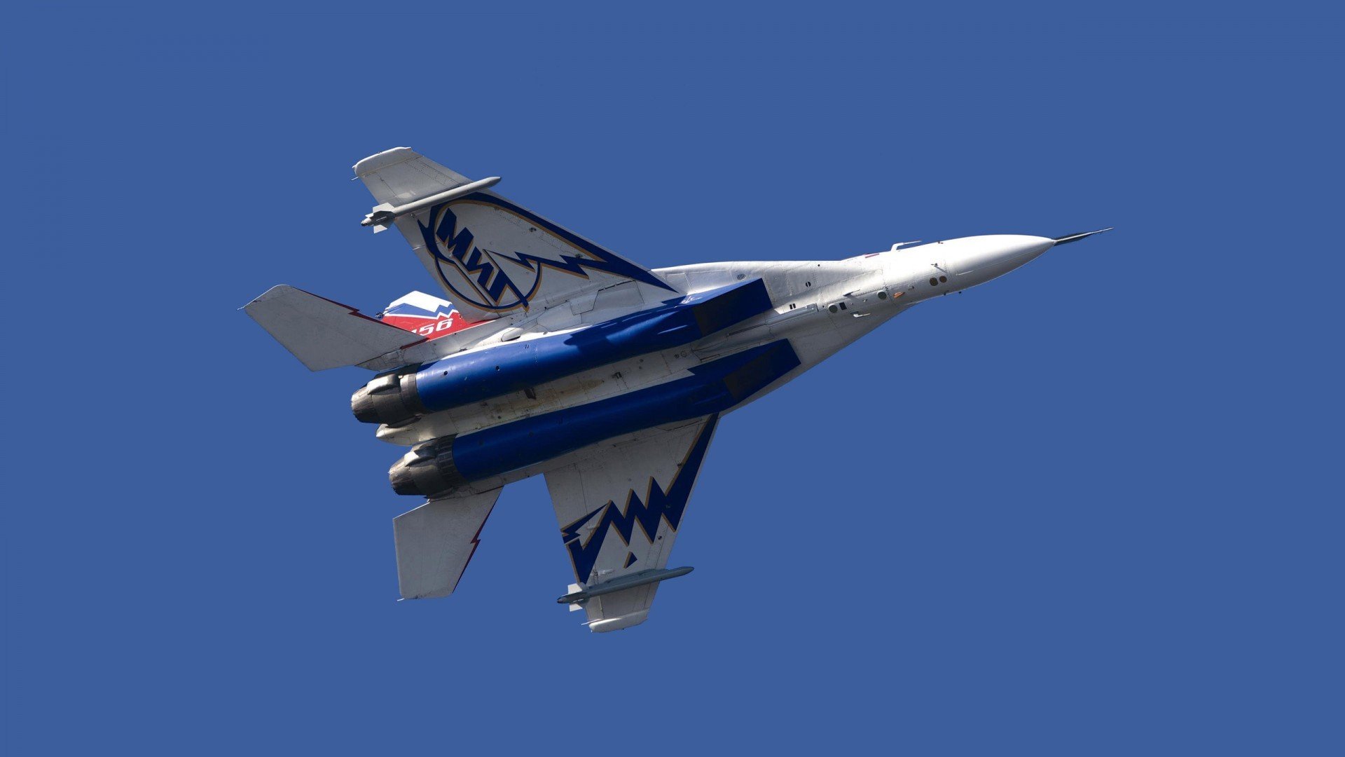 开年双响炮,极速引擎对决开启F1新篇章,金州勇士狂飙击退魔术黑马阻击