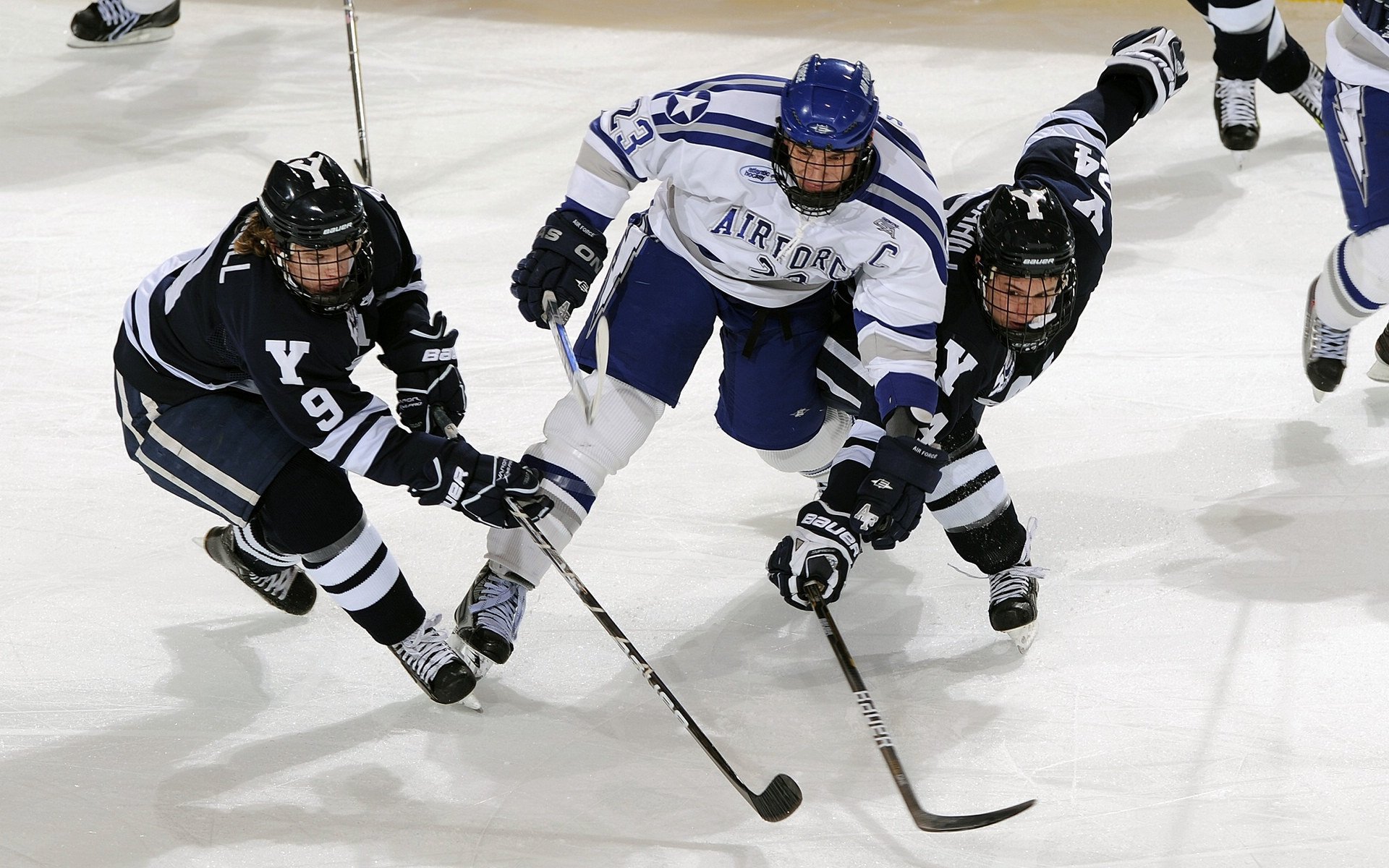 当鹰翼掠过蓝衫军团，佩德里手术刀般的传球撕裂两支蓝色军团
