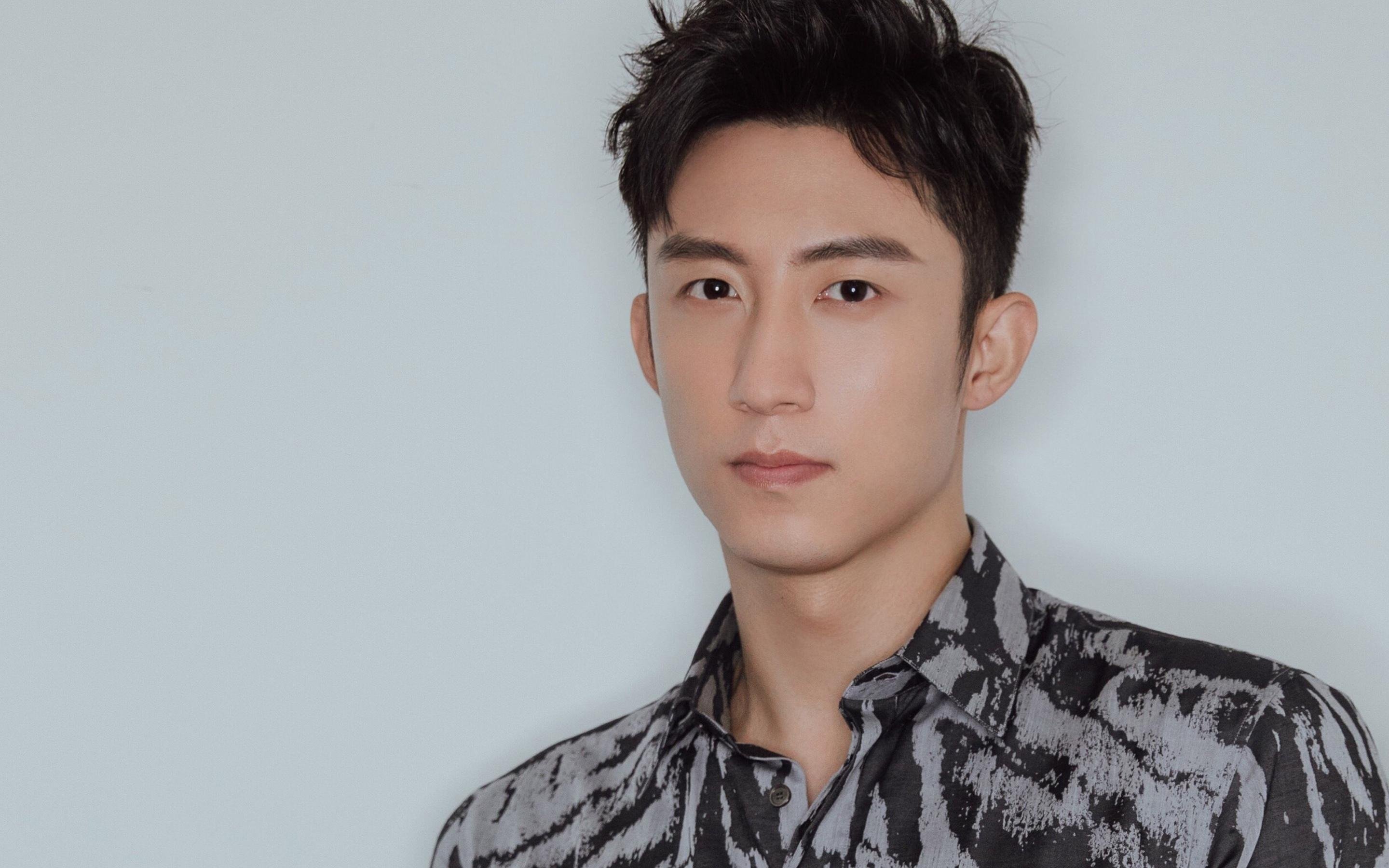 黑马奔腾圣城夜,马刺三线破局锁胜局,拉文冷箭封喉定江山