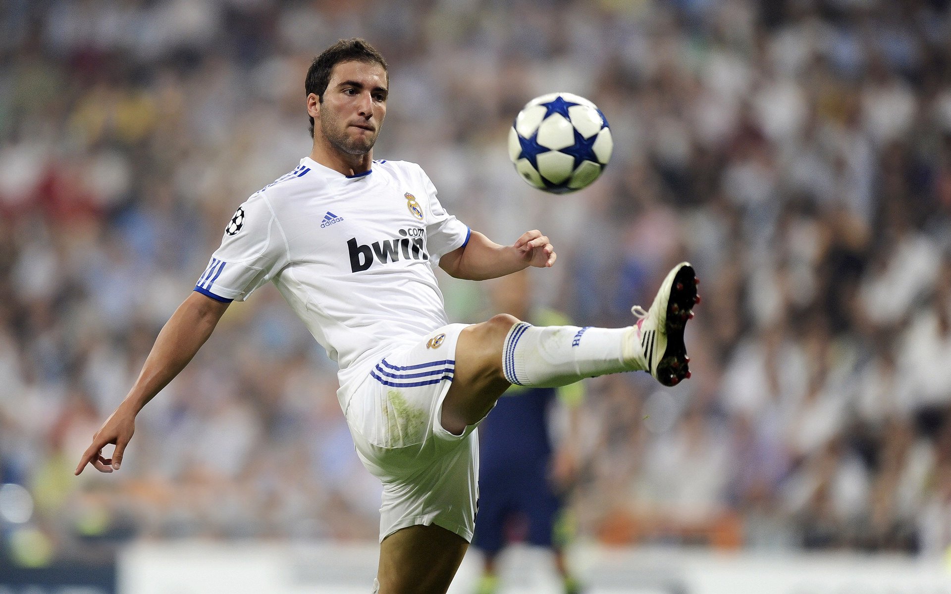 北欧风暴席卷伯纳乌，名帅战术完胜银河战舰，姆巴佩里程碑夜独木难支