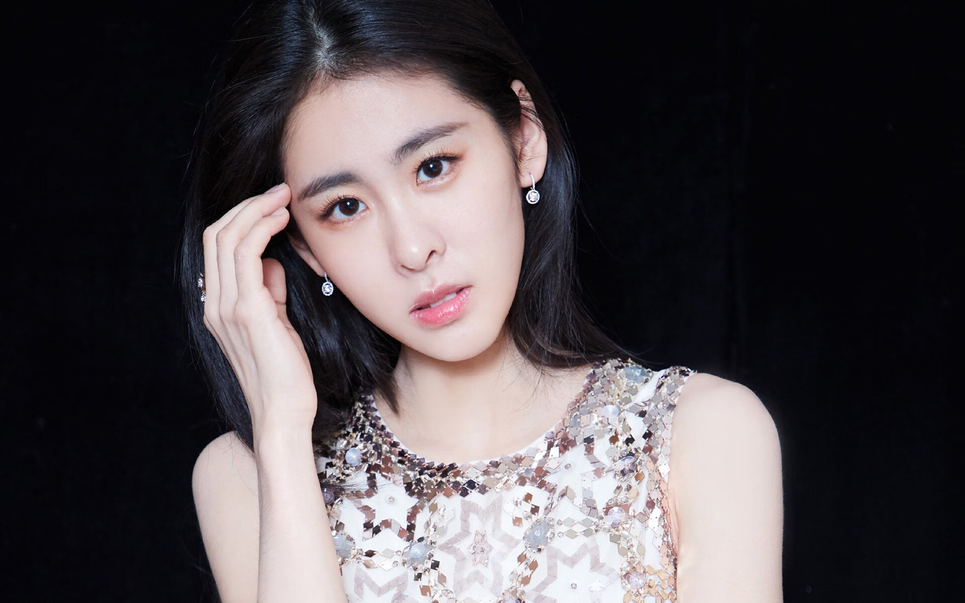 跨界奇迹，欧冠半决赛焦点战上演篮球雄鹿掀翻足球上海队的唯一性对决